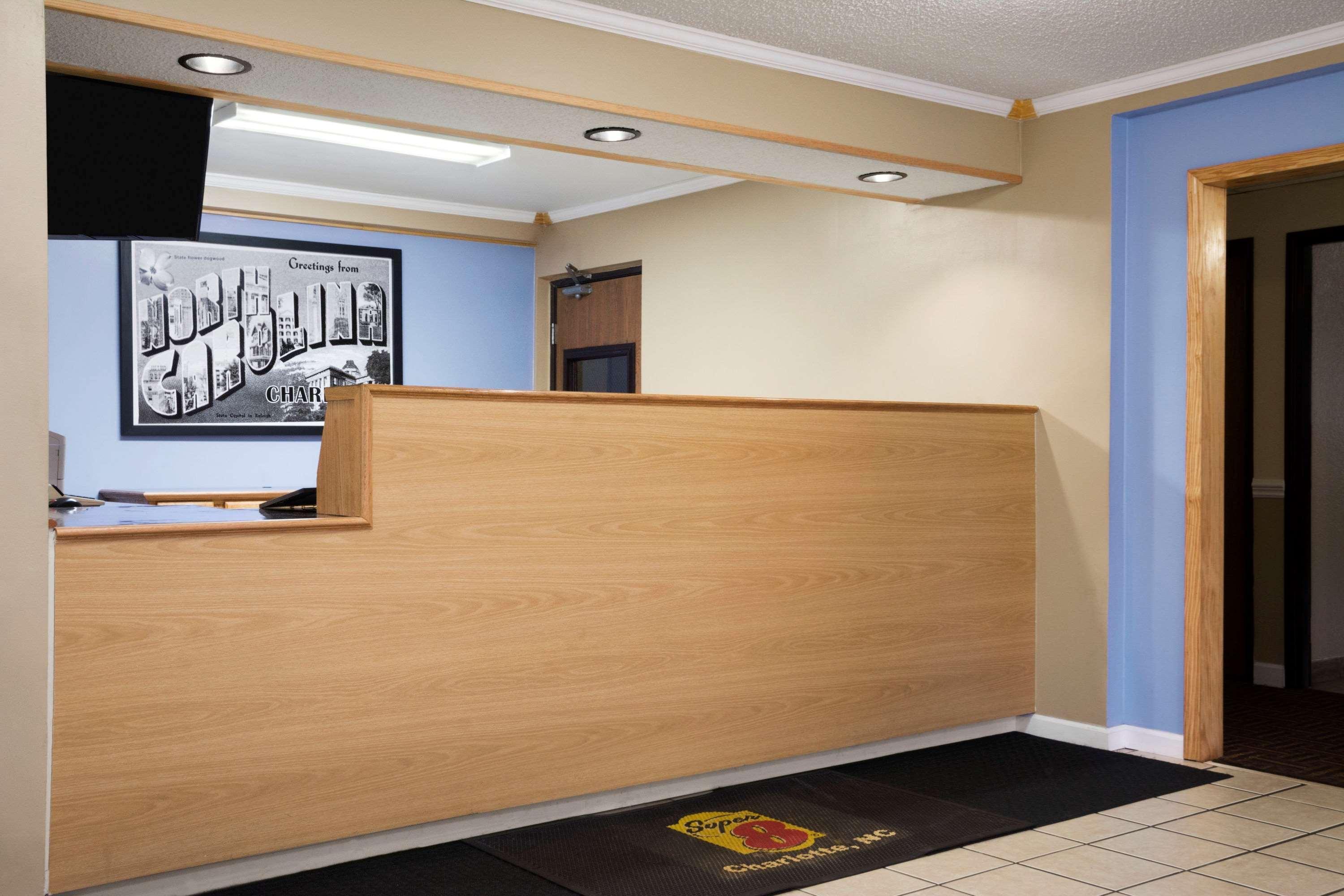 Super 8 By Wyndham Charlotte University Экстерьер фото