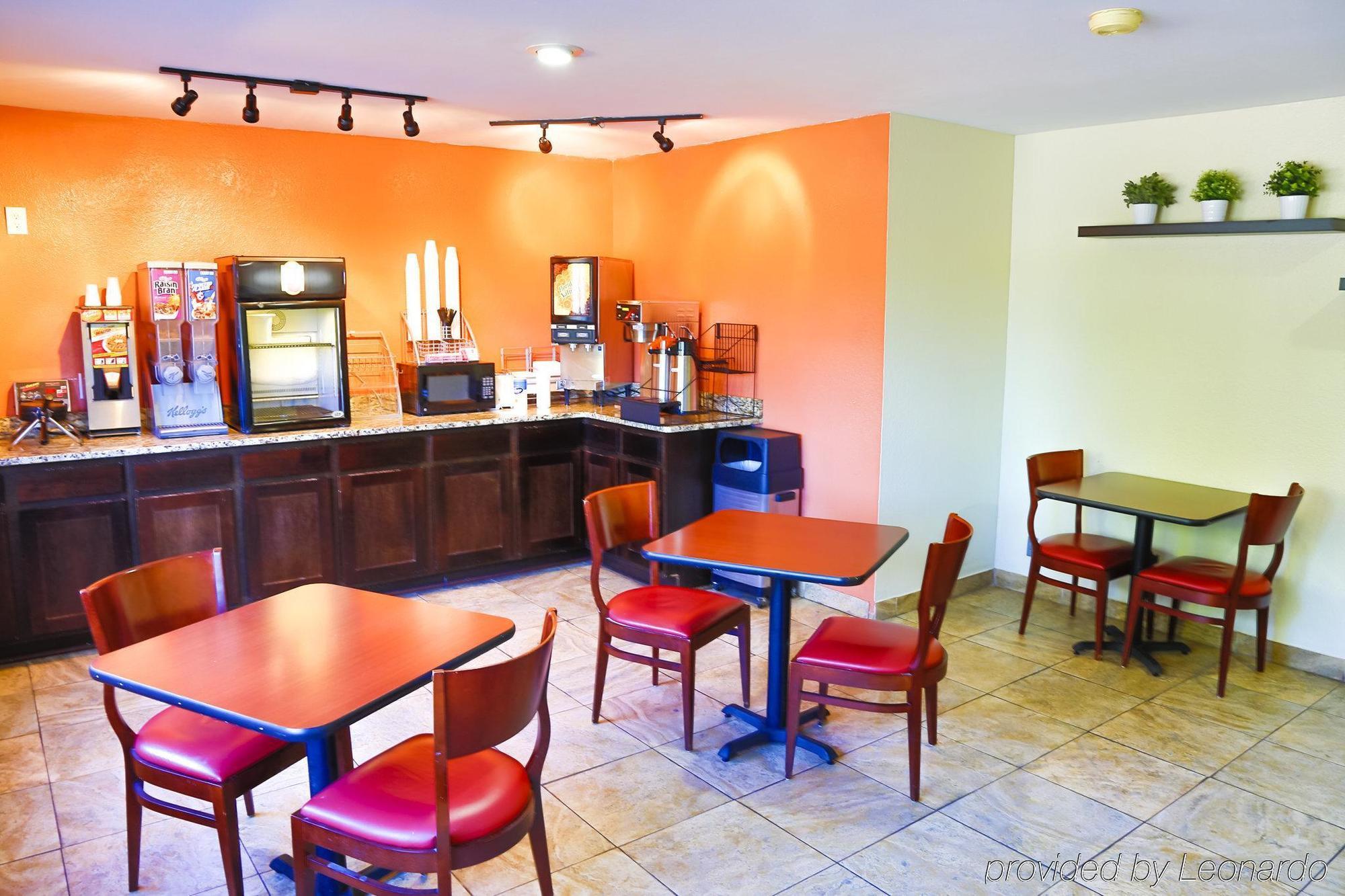 Super 8 By Wyndham Charlotte University Экстерьер фото
