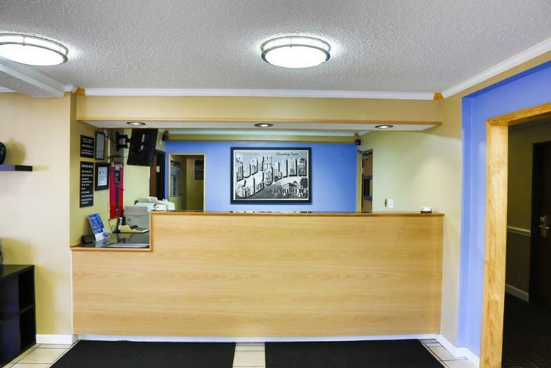 Super 8 By Wyndham Charlotte University Экстерьер фото