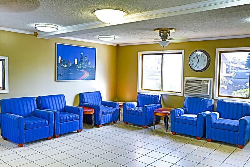 Super 8 By Wyndham Charlotte University Экстерьер фото